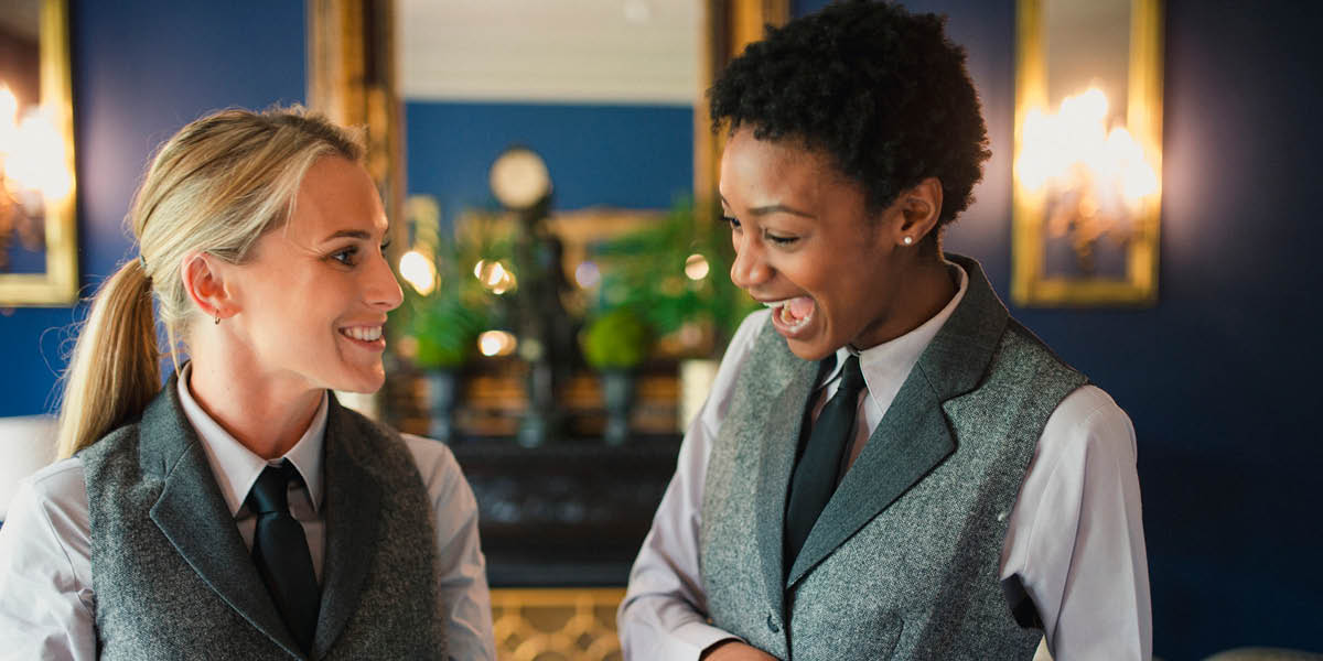 PubandBarMag's tweet photo. If #womeninhospitality were to work the same hours as men across a 12-month period from April, there would be an additional £3,251 for female workers in pubs and bars, according to research by @deputyapp – https://t.co/7QmyILnZOS https://t.co/6K1DTXa4AP