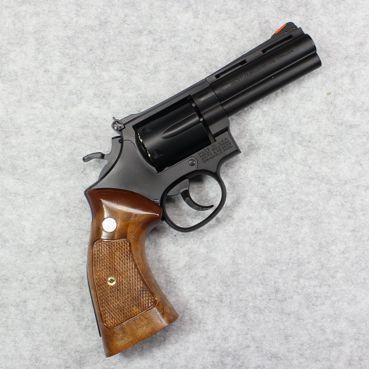 TakeshiHirayam6's tweet photo. タナカワークス　Smolt Revolver 4in と 6in Squqre Butt HW Ver3 ガスガン #TANAKAWORKS #タナカワークス #ガスガン #Airsoft #Smolt https://t.co/pvDFeOhf62