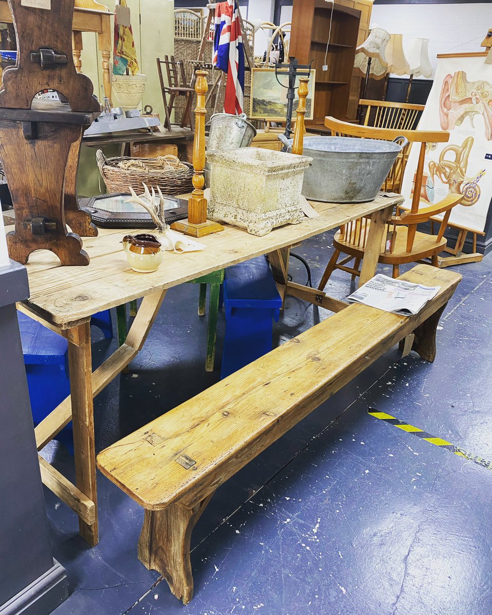 Good morning! We love this vintage pine trestle table and early 20th century church bench perfect for an Easter picnic 🧺 #trestletable #churchbench #kitchentable #gardeninspiration #dressitup #familyseating #oldpine #astraantiquescentre #hemswell #lincolnshire #antiquescentre