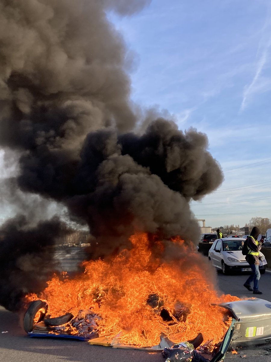 La ville de #Rennes totalement paralysée par de multiples blocages. Plus de 45 kilomètres de bouchons #Greve16mars #Greve15mars #DirectAn #AssembleeNationale