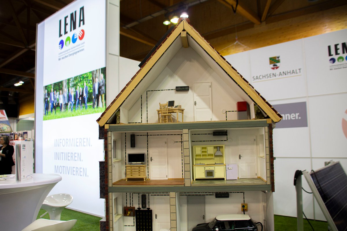 LENA_GmbH's tweet photo. Besuchen Sie uns vom 17. bis 19. März auf der Mitteldeutschen Baumesse #SaaleBAU in #Halle (Saale)! Wir informieren u.a. rund ums energieeffiziente #Bauen und #Sanieren, zur #Eigenstromerzeugung mit #Photovoltaik, zu passenden #Förderprogrammen &amp; zum #Energiesparen im Haushalt🏡 https://t.co/64a6egqjza