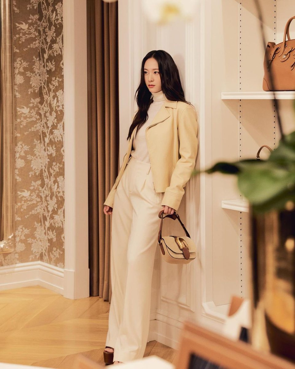 sysjstagram's tweet image. 🌙[230316 KRYSTAL INSTAGRAM] vousmevoyez: my special dressing room in the @/RalphLauren store 🧡 #RalphLauren #RLCollection #RLSP23 instagram.com/p/Cp2I7S8Svz2/ #krystalgram