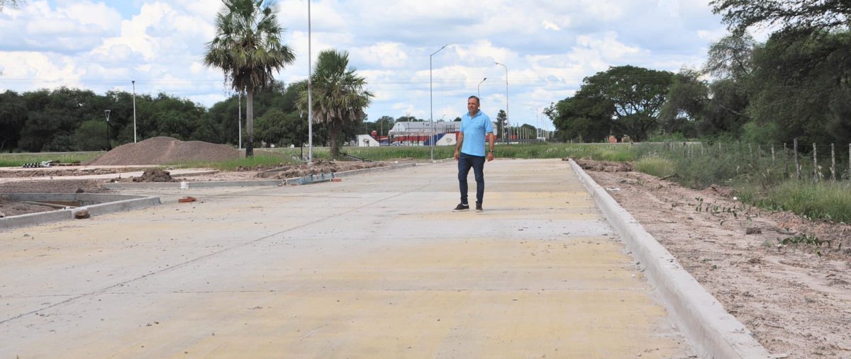 🚍Obra de la Terminal de Ómnibus 

Recorrí la obra en construcción de la "Terminal de Ómnibus", se trata de una estratégica obra para nuestra comunidad,  además de contar con el edificio principal y dársenas construidas, ya cuenta con la pavimentación, iluminación y enripiado.