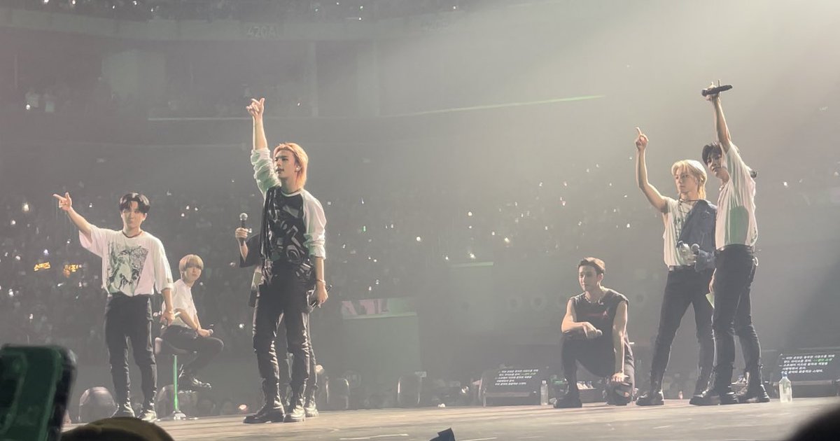 kkamikart's tweet photo. fave ot8 shots :) i miss them :( https://t.co/xrg9QyF0da