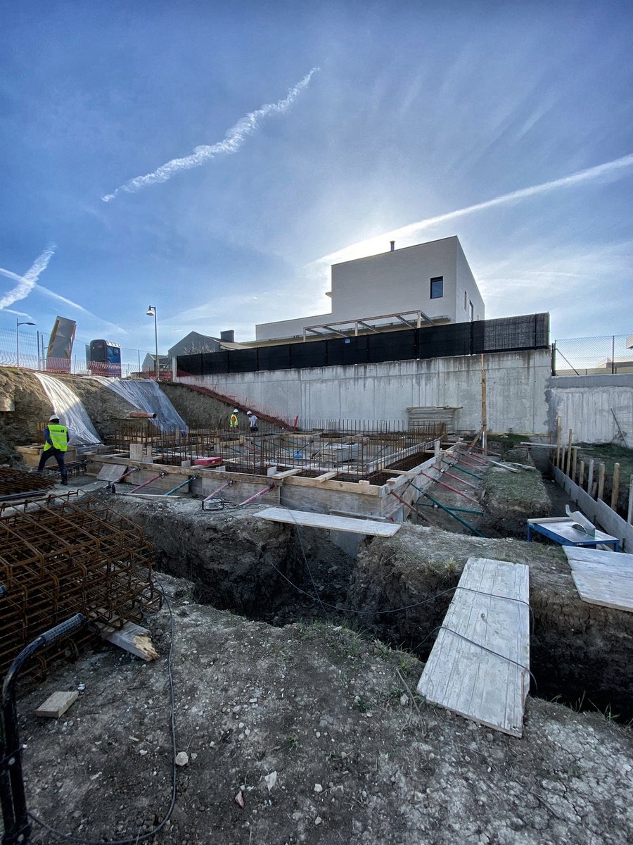 mimarquitectos's tweet photo. Ayer tocaba revisión de armados previa al hormigonado de la #cimentación de esta #vivienda unifamiliar. Un buen trabajo de todo el equipo. 

Situación: #VitoriaGasteiz (#Araba)
Superficie: 239,95 m2c

#arquitectura #mimarquitectos https://t.co/kR3KZXdyJM
