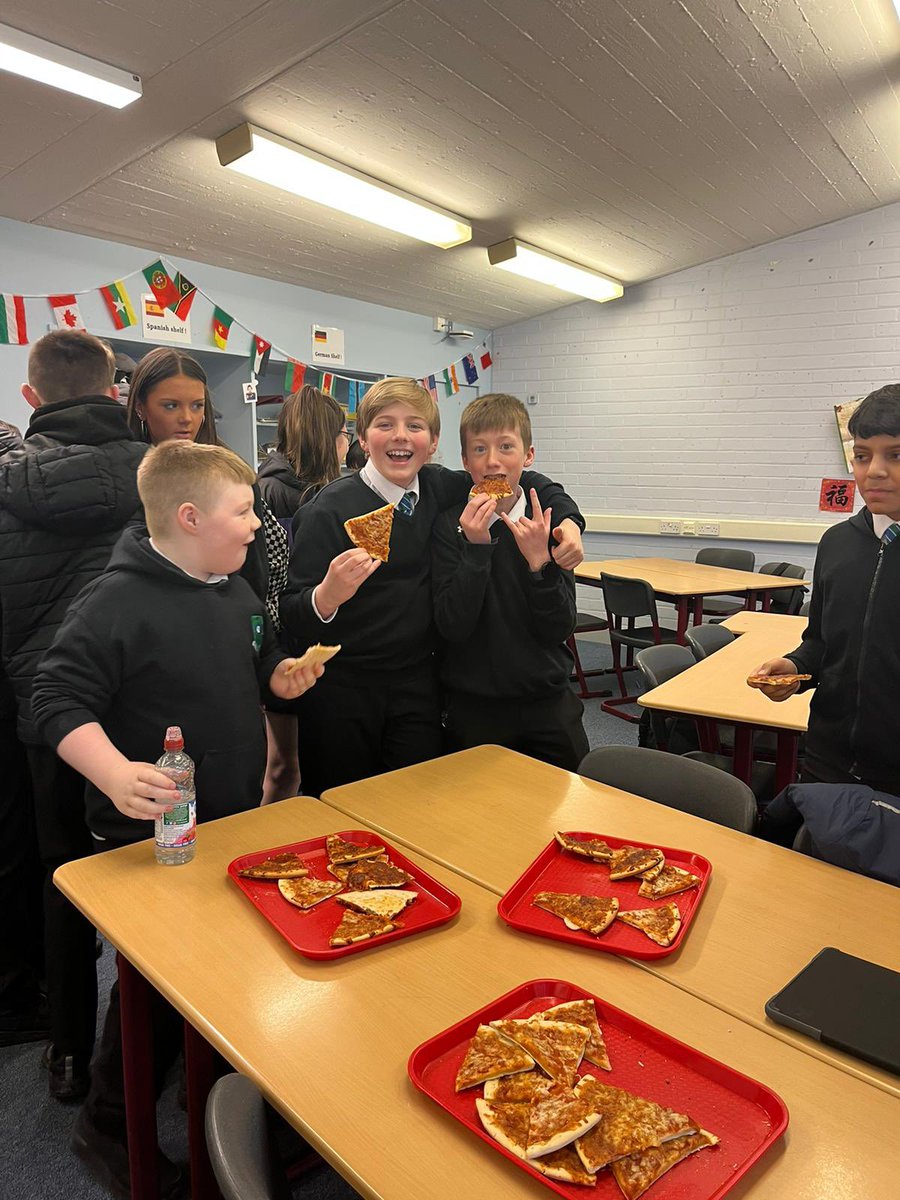 Italian week this week during culture club, everyone really enjoyed the pizzas 🍕🇮🇹 👍🏻🍽️ @MissAndersonAz2