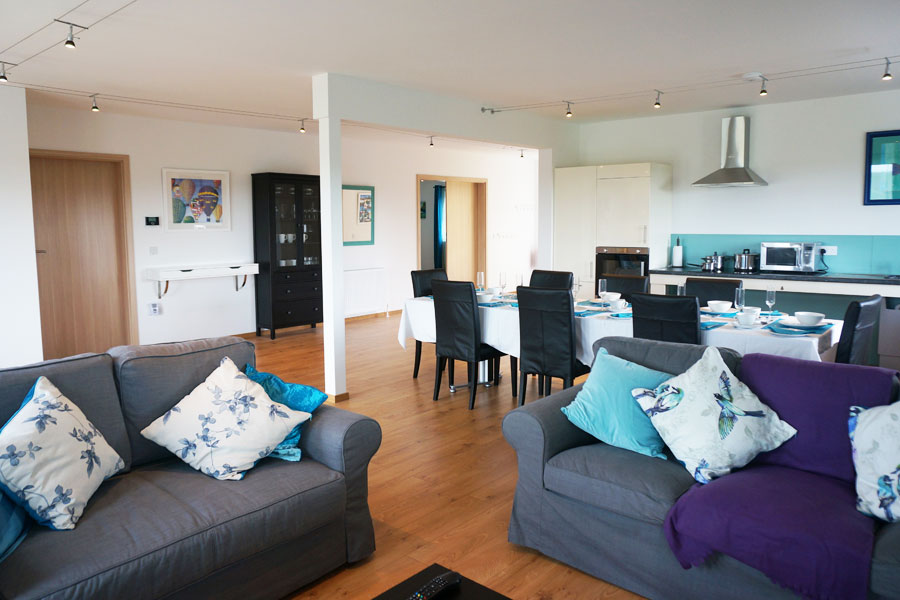 TheHolidayCots's tweet photo. Flat Spaces provides quality accommodation for disabled guests and carers overlooking the Watercress Line Steam Railway.
🛌Sleeps 1-6
https://t.co/RRruN3v6pJ 
#Ropley #Alresford #Hampshire #Quality #SelfCatering #Accessible #DisabledFacilities #StressFree https://t.co/KoGdTBDhwb