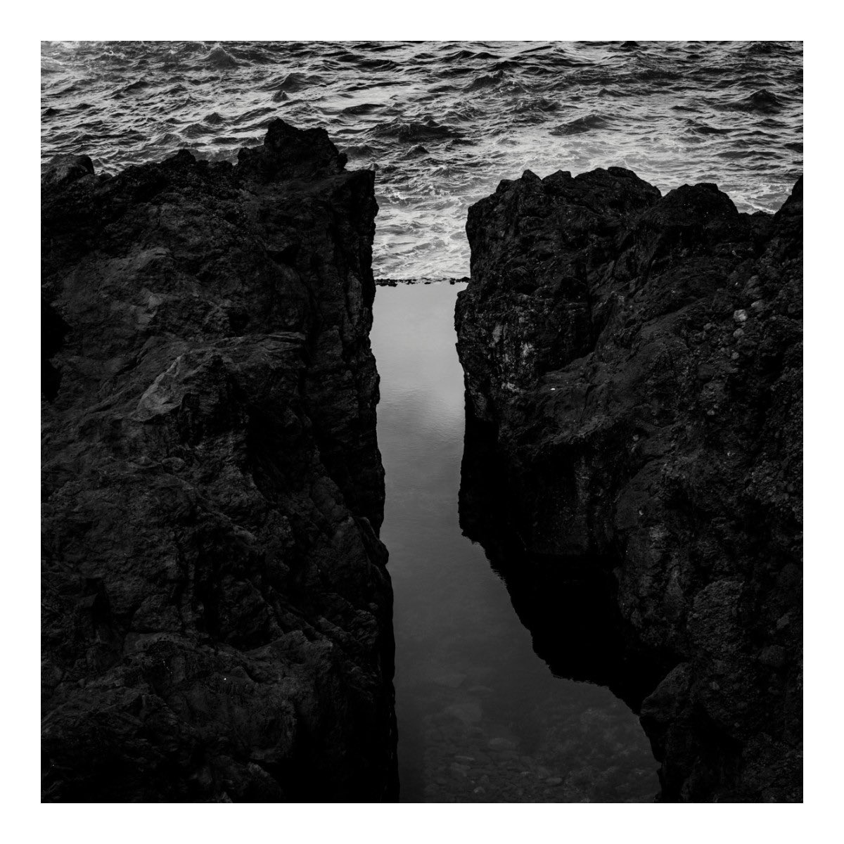 Linie-ing #sonyalpha #sonya7riv #photocz #fotocz #sea #blackandwhitephotography #ocean #madeira