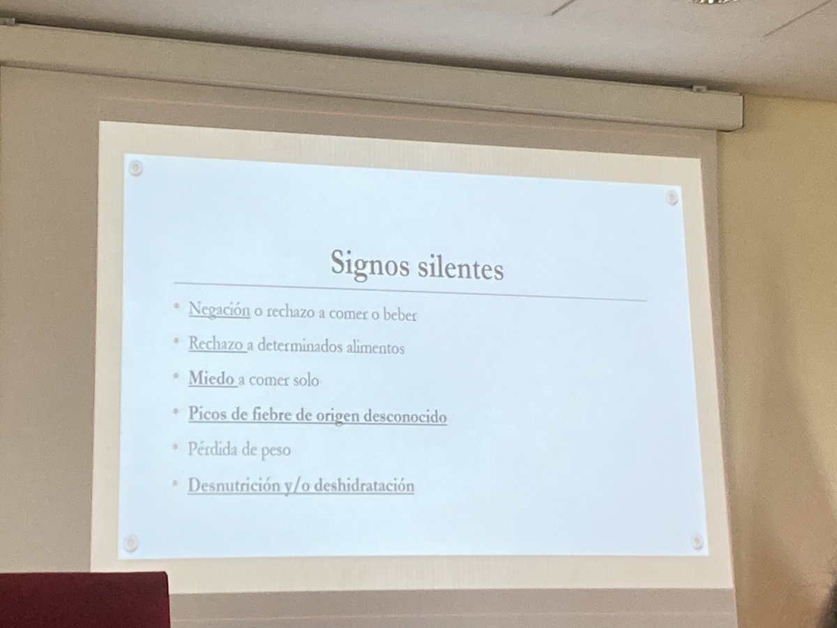 Magnífica charla sobre disfagia por la Dra Rivera y la enfermera Carmen Bautista que nos recuerdan la importancia de aumentar la detección de esta patología en nuestros pacientes para poder evitar sus complicaciones👏🏼#enfermeriageriatrica #geriatria #farmaciahospitalaria