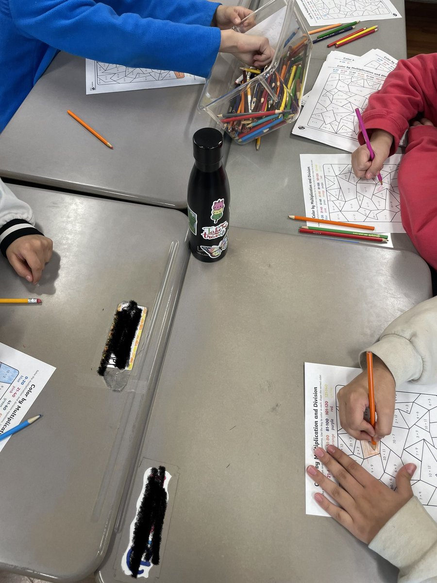 MrsCarroll__'s tweet image. Math centers for Friday feels - No school tomorrow for students! ⭐️✖️➗ @SuzanneMera #MarchMathness