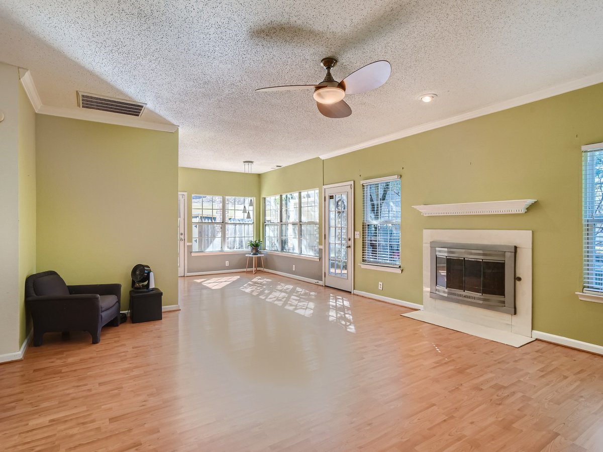 Tenn_Homes's tweet photo. Beautiful brick home just miles from downtown Nashville and minutes from BNA!
📍 2729 Fleet Dr, Hermitage, TN
🛏️ 4
🛁 3
📏 2,160
$444,000
MLS: 2496147
Listing courtesy of: Benchmark Realty, LLC
#homeforsale #nashvillerealestate #tennesseehomes #hermitage #davidsoncounty https://t.co/Xjlzmumntw