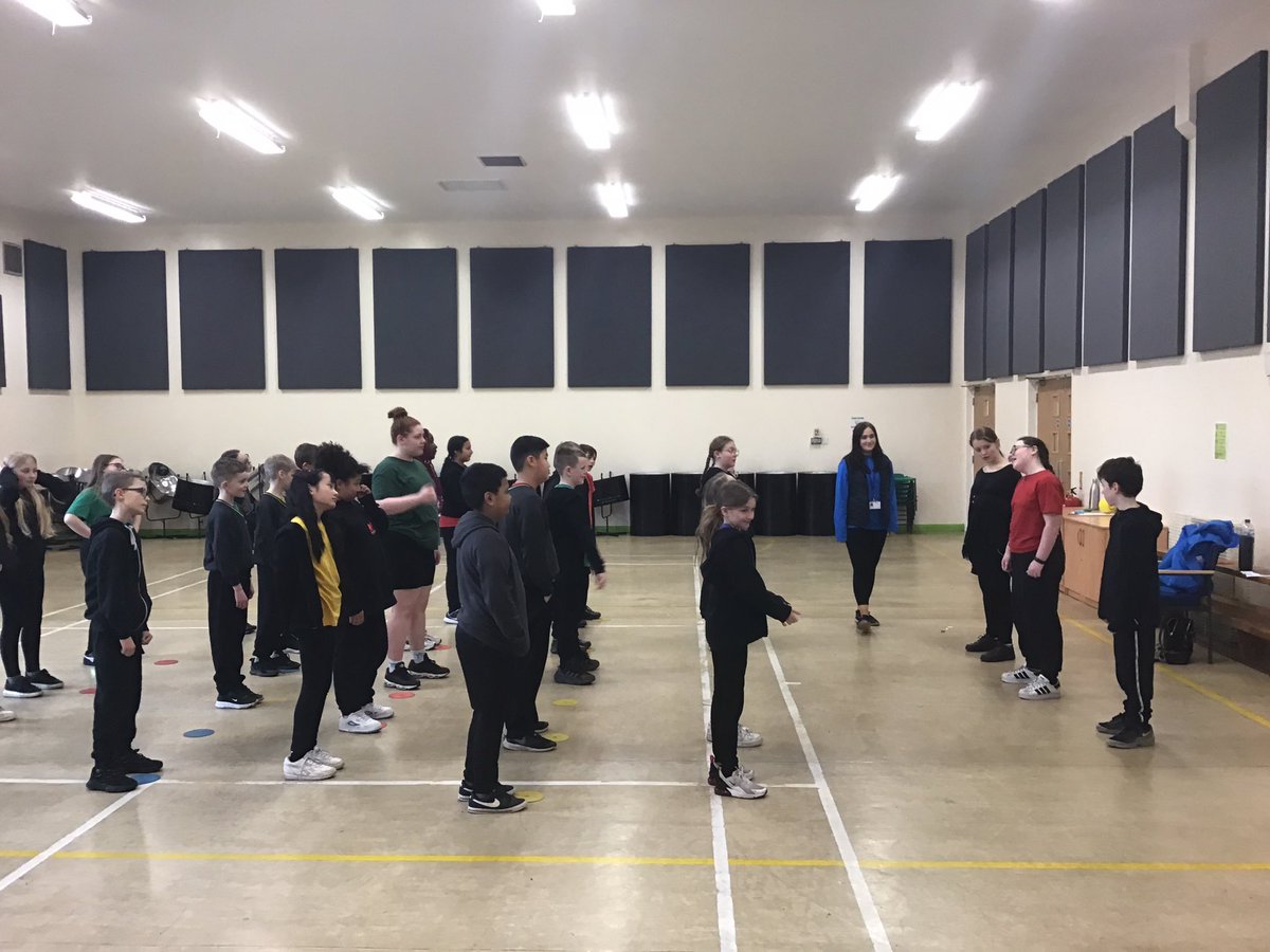 LindenRDAsh's tweet photo. Year 6 enjoying their dance sessions in PE, starting with a class dance and moving on to choreographing their own dances @Linden_PE https://t.co/Uga3xOilvE