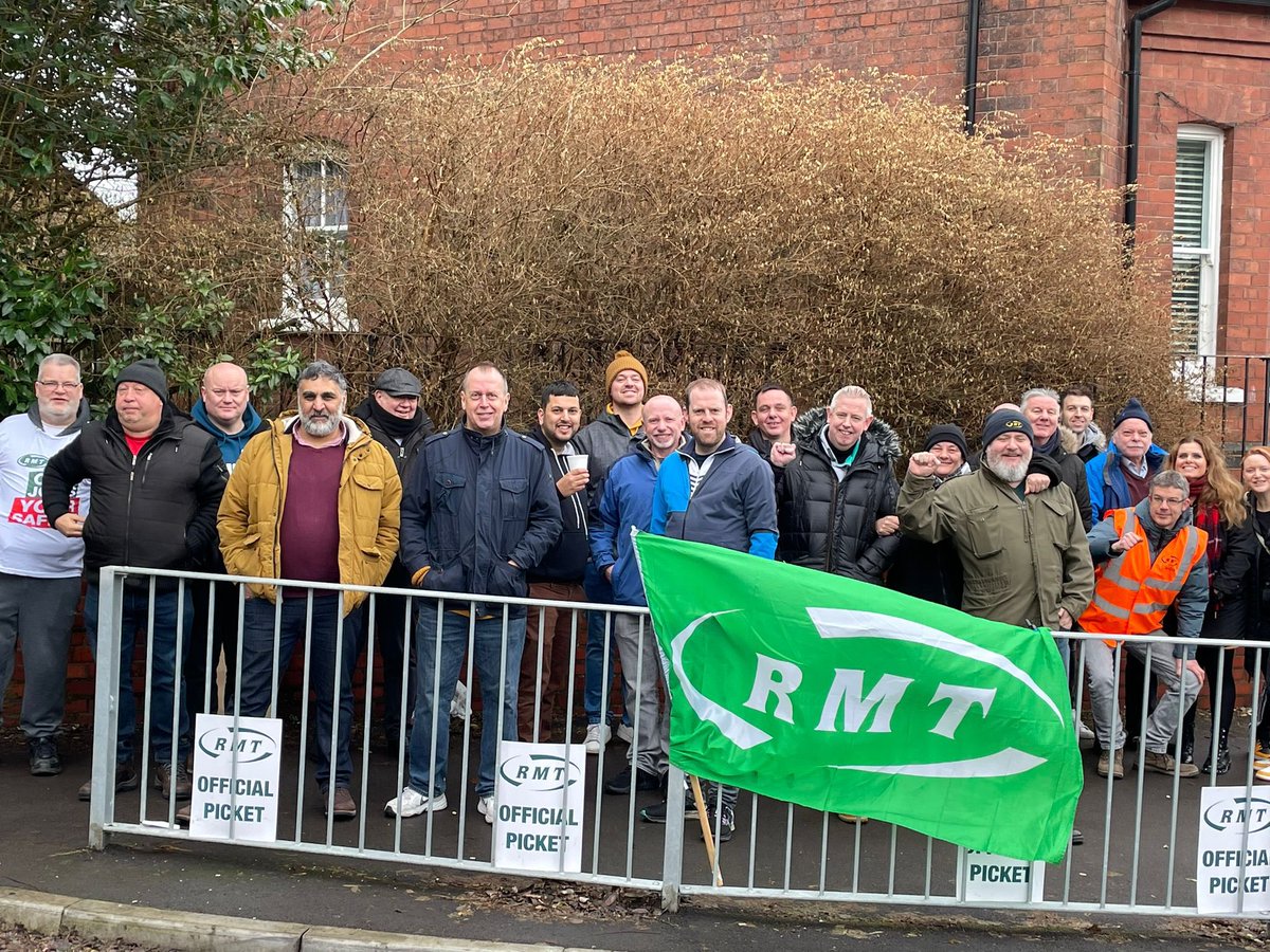 <a href="/RMTunion/">RMT</a> 
Solidarity with staff @ Stourbridge Jcn. ✊🏻