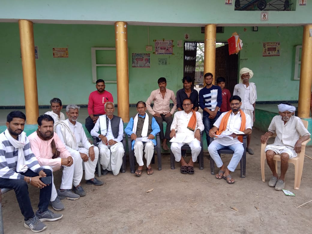 meena_vickram's tweet photo. कल #बूथबिस्तार_अभियान२ के अंतर्गत कुंभराज मंडल के कुदारा शक्ति केंद्र के मतदान केंद्र गोदारा अली खेड़ी बीलाखेड़ी कुरवाई पहुंचकर अभियान १ एक के कार्यक्रमों की समीक्षा की एवं अभियान दो के बारे में कार्यकर्ताओं को अवगत कराया #चलो_बूथ_की_ओर https://t.co/MuFxlwDASm