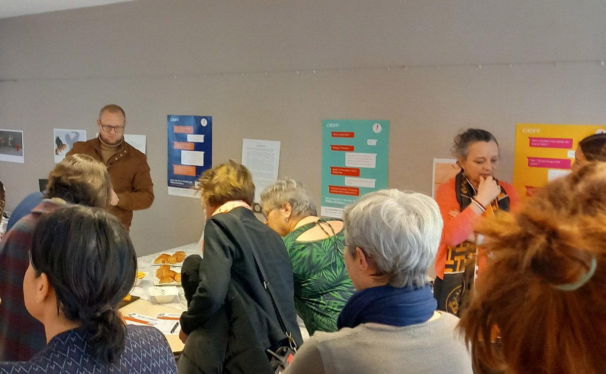 Via_Competences's tweet image. 📸 EN DIRECT : L’équipe de Via Compétences est ce matin au CIDFF-MIFE Drôme de #Valence (26) dans le cadre des Matinales du #SPRO. L’occasion d’en apprendre plus sur les questions abordées dans les parcours d’#accompagnements individuels ou collectifs. 

#orientation