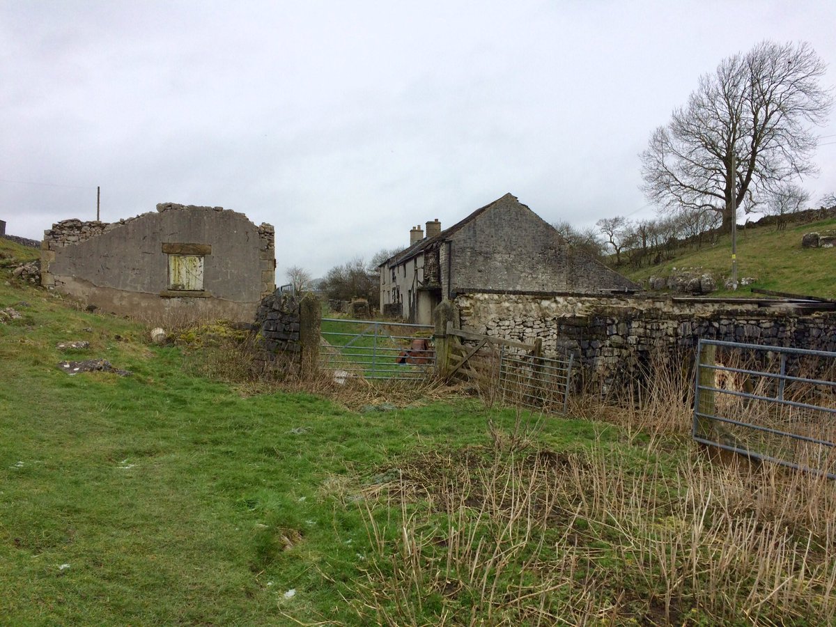 DfsStubbs's tweet photo. Even a dull day in the #Derbyshire #Dales has its charm. Walk from #Tideswell to #LittonMill and an abandoned farm. #PeakDistrict https://t.co/KgcQNRctAz