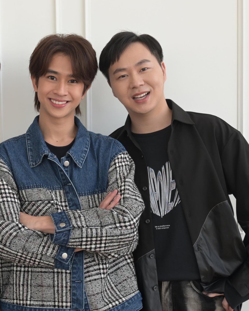 RockyChung2's tweet photo. #ThailandComingXFlukeNatouch C U guys tonight! ขอบคุณน้องฟลุ๊คที่น่ารักที่สุดบนโลกครับ ขอบคุณแฟนๆด้วย ครั้งนี้ผมได้มองกล้องบ้างละใช่มั้ยครับ https://t.co/2EjtHNLCx5
#fluke_natocuh #rockychung #钟慕岳 #泰国勤报局 https://t.co/PZ80aq2jQy