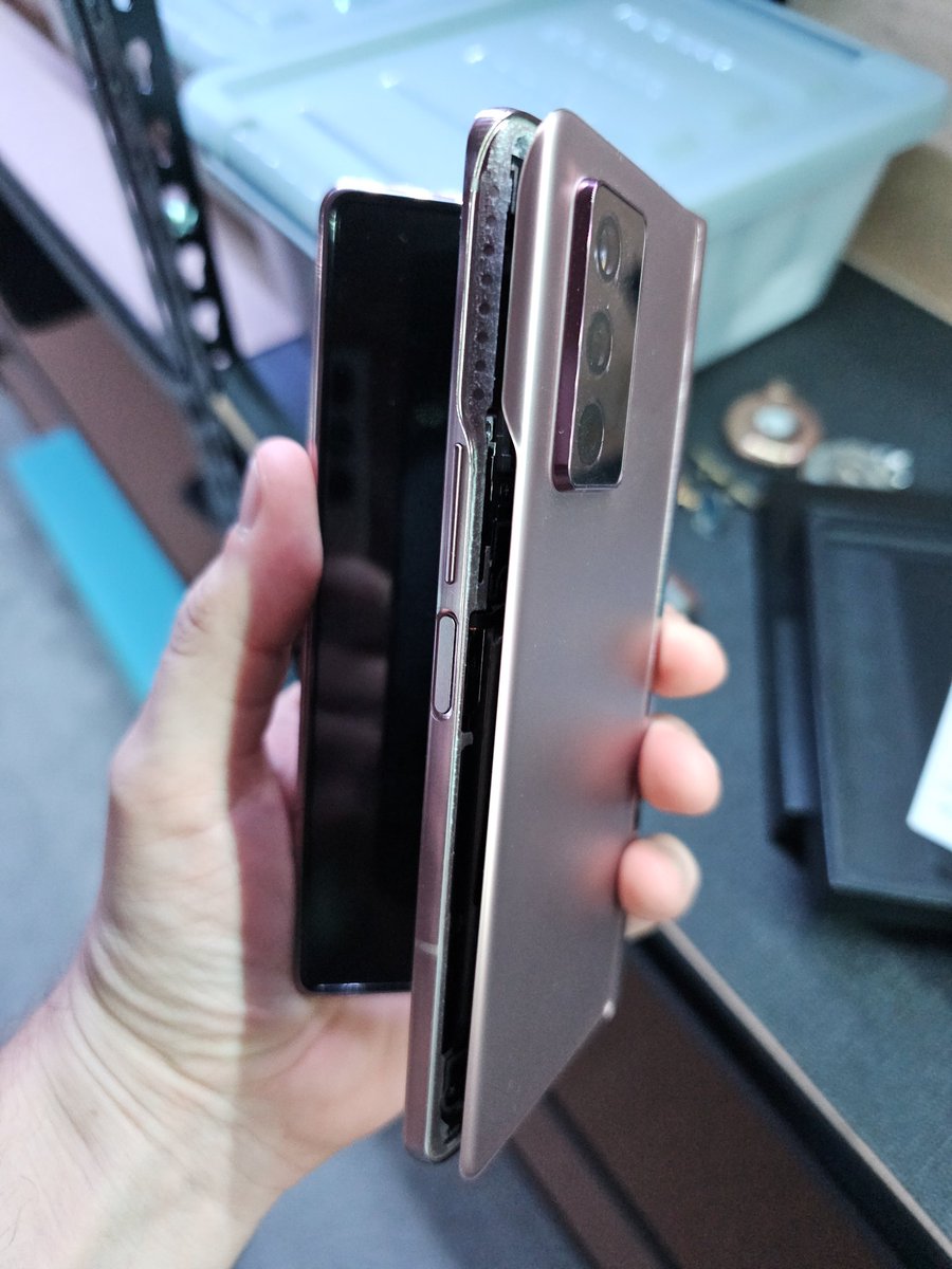 sam_beckman's tweet image. Sad that my old Galaxy Z Fold 2 has joined the club of Samsung Phones having issues with expanding batteries.

This has been sitting out, on display for a while (i.e. not in a box), but alas, it's gone 😭