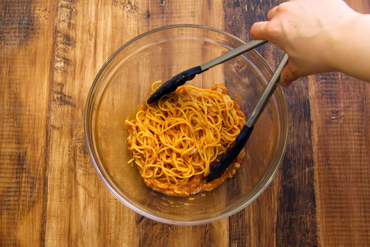 電子レンジで作れちゃうのはお手軽ですごく嬉しい！ツナ缶などを使った「ナポリタン」レシピ！