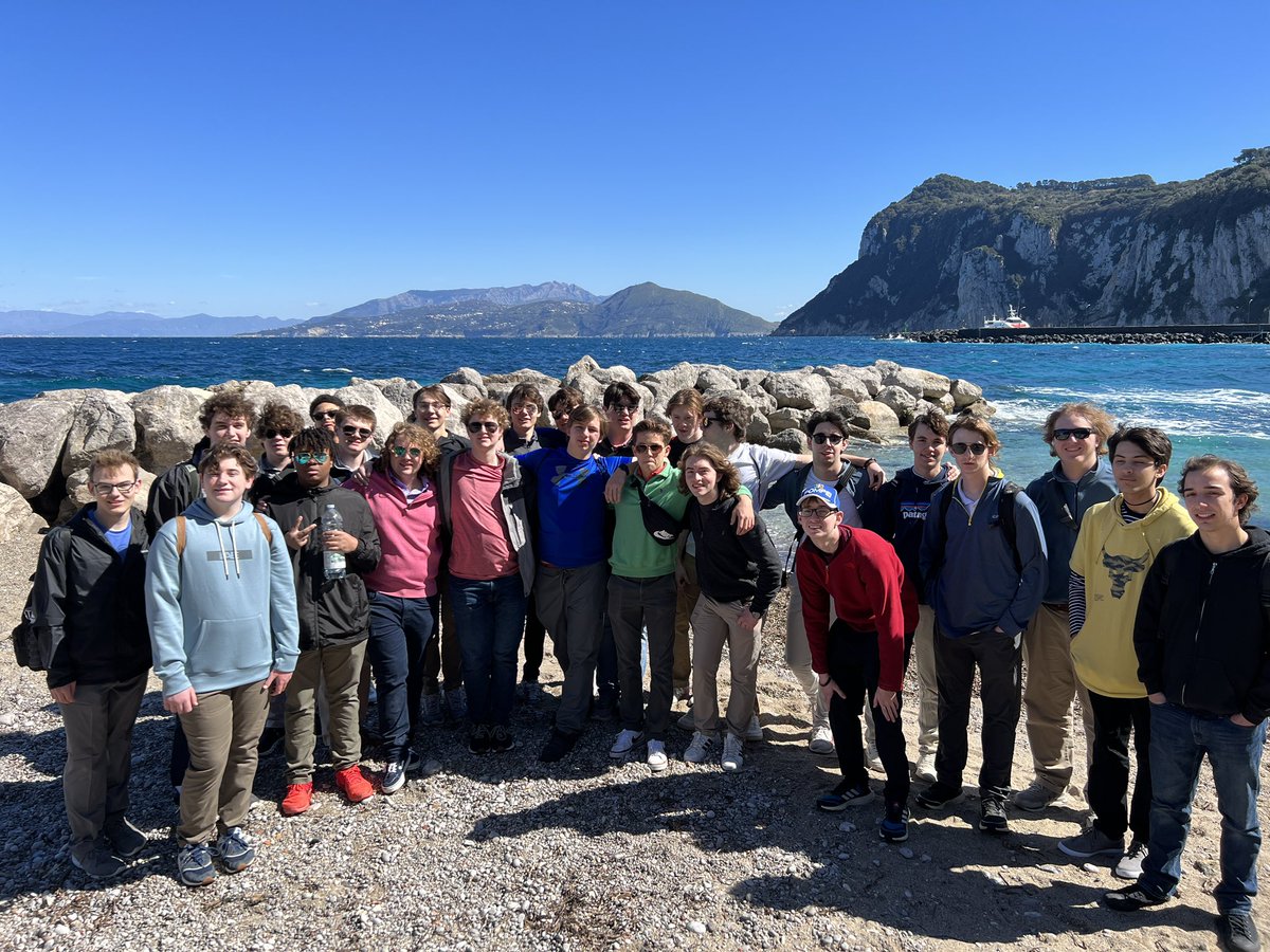 DeSmetJesuitHS's tweet photo. Ciao from the #IsleofCapri! #WeAreDeSmetJesuit #springbreak https://t.co/laX7hNiFyG