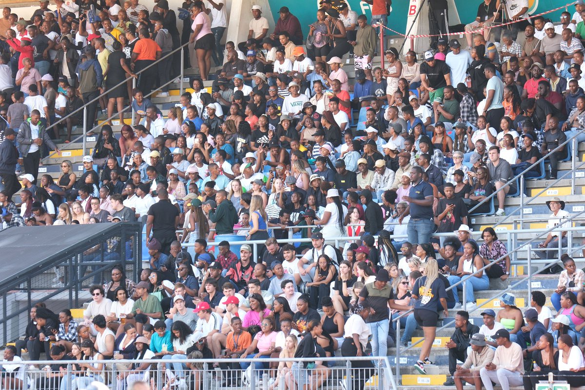 varsityshield's tweet photo. The #FansThatRock ❤️🙌🏼! Love to see the fans that have turned up in their numbers to this year's @FNBSA Varsity Shield games and if you haven't been then you are missing out!

Round 5 takes place today 16 March so dress up, show up and see you there! 

#RugbyThatRocks https://t.co/UPnrthtBT0