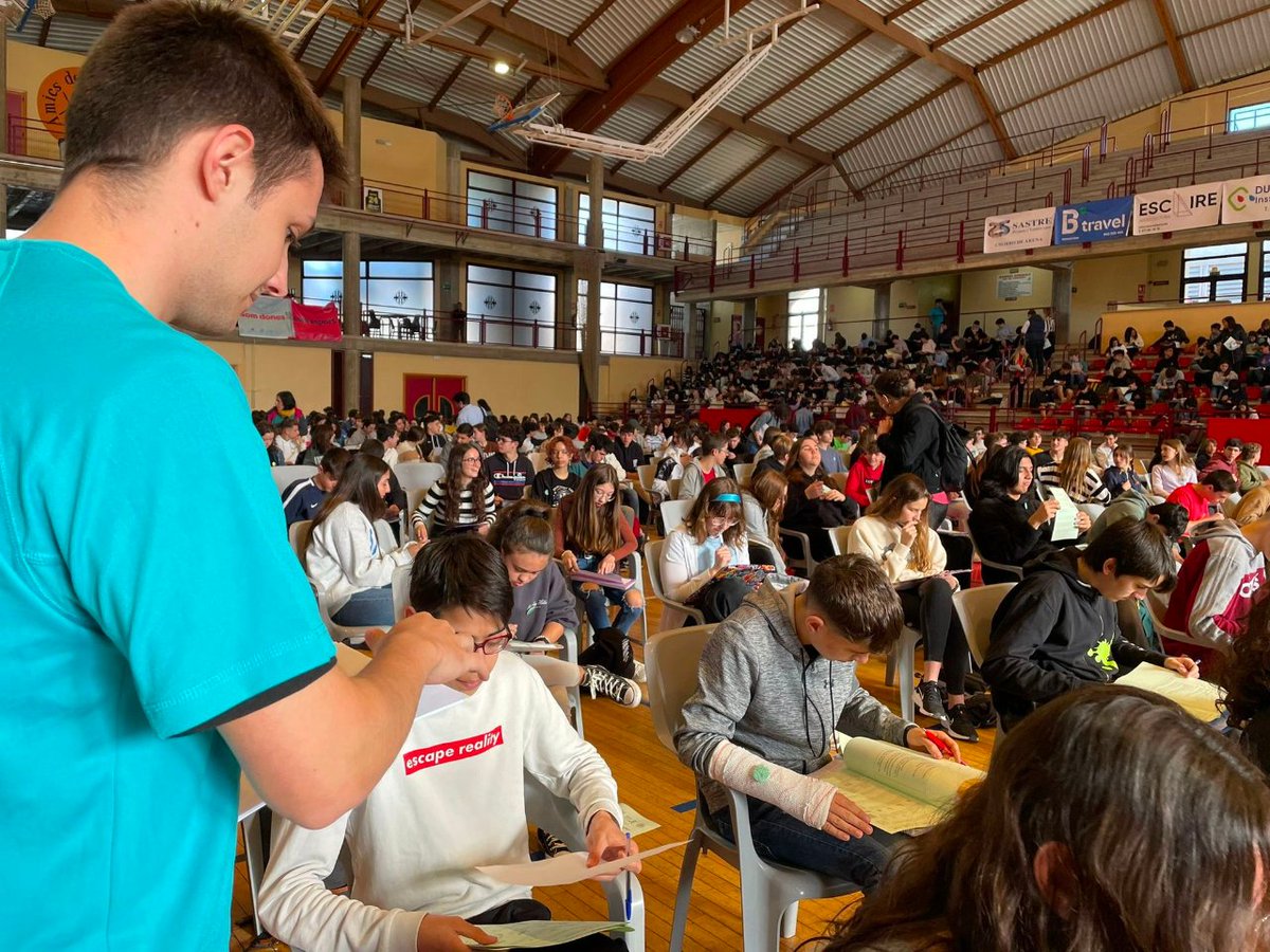 UIBuniversitat's tweet photo. ✍️ Prop de 15.000 alumnes des de 5è de primària fins a 2n de batxillerat de les Illes Balears participen avui a les Proves Cangur de #Matemàtiques 2023! @SBMXEIX 

🔗 Llegeix la notícia a: https://t.co/K7lmi3aNQ7 https://t.co/7EfE7JFGRl