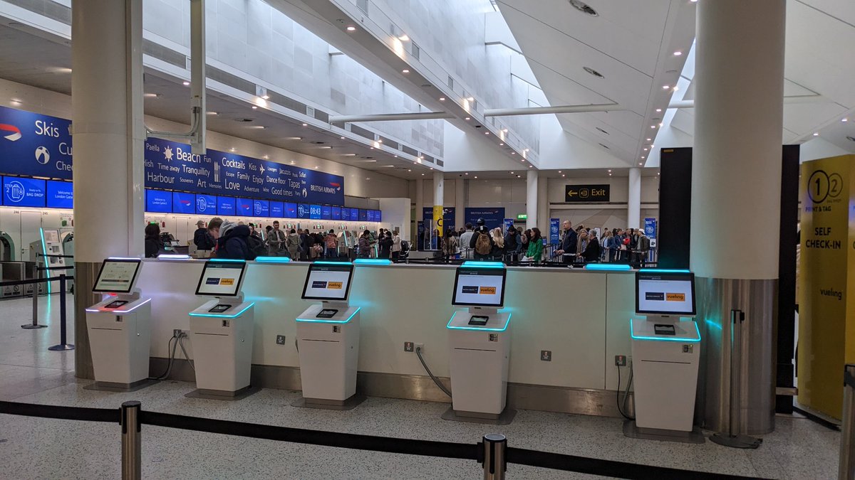 Used very nice self-service BA kiosk at <a href="/LGW/">LGW</a> South today. No maker label but the same as Vueling. Think maker is at <a href="/ptex/">CMCNH ⚫🟡</a>.