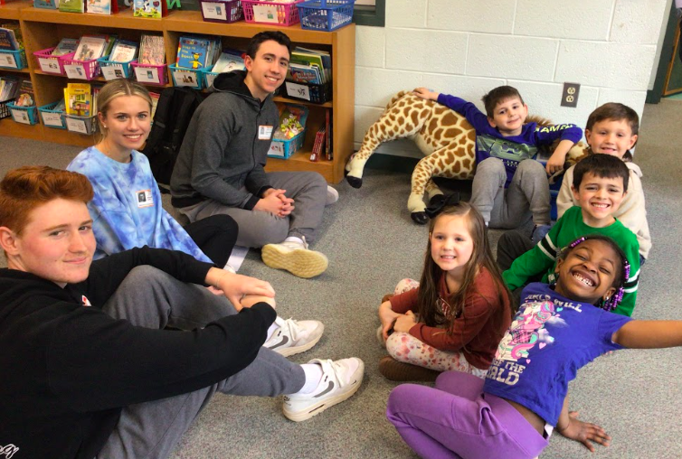 Berlin_Batman's tweet photo. Our @BHS_Berlin_CT horticulture club had a great time with our new friends from @RDHubbardCT! We look forward to planting with you all in the coming months ☺️🌱. https://t.co/ihkguHwtzS