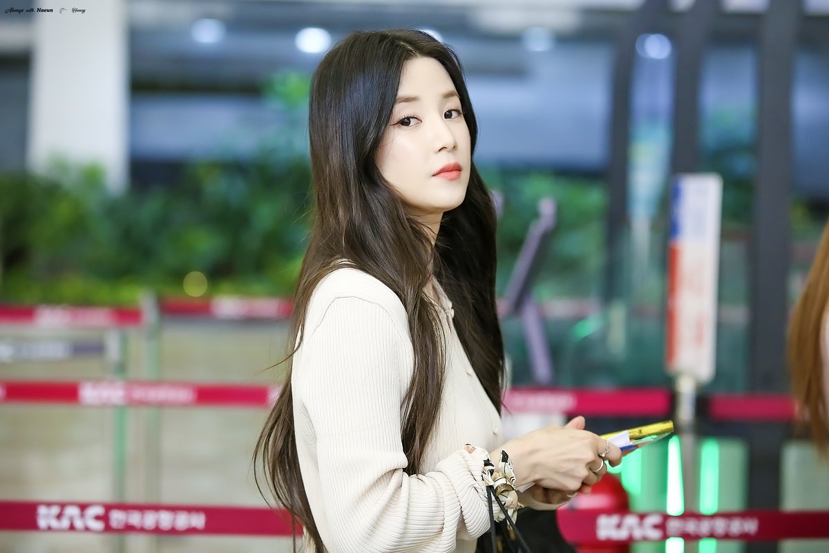 H940210's tweet photo. 230316 김포공항 초롱
@apinkpcr #Apink #에이핑크 #초롱 #박초롱 #chorong @Apink_2011 
https://t.co/6LxIqJeEAf https://t.co/ecg8UGTRhp
