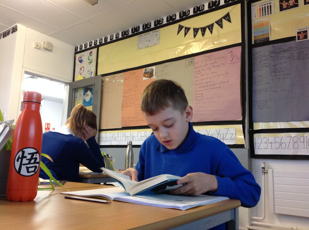 KellingtonSch's tweet photo. In Lilies today, one of our pupils went on #gold today for incredible #intonation in his #ReadingAloud.  He received a #StandingOvation - a phrase we unpicked in the #Vocabulary section of our learning.  Well done!! 🙂#GoldSticker https://t.co/z3ObhU4Jzm
