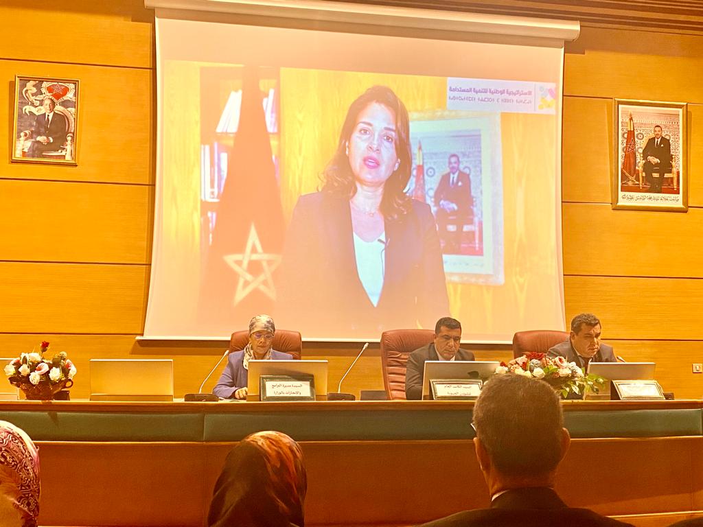 LoubabaKHARRAZ's tweet photo. تحت الرعاية السامية لصاحب الجلالة الملك محمد السادس نصره الله 🇲🇦
 نظمت وزارة الانتقال الطاقي و التنمية المستدامة المناظرة الجهوية حول التنمية المستدامة.
بحيث ألقت السيدة الوزيرة كلمتها و توصيتها حول ضرورة إشراك المجتمع المدني في التوصيات لتحيين الاستراتيجيةالوطنية.
@MTEDDMAROC https://t.co/Op5JUmJCWj