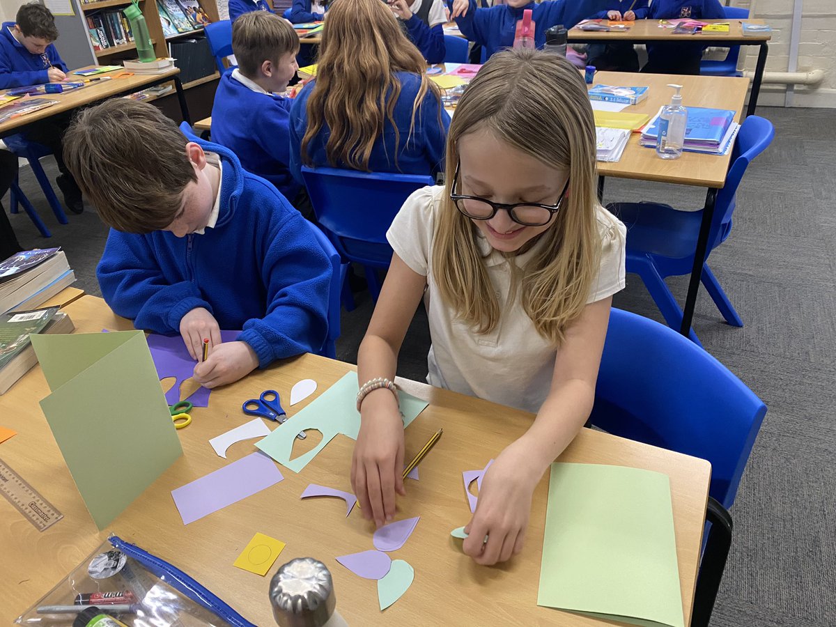 latimerprimary's tweet image. #ClassEH had great fun making Mother’s Day cards yesterday afternoon! #LatimerArt