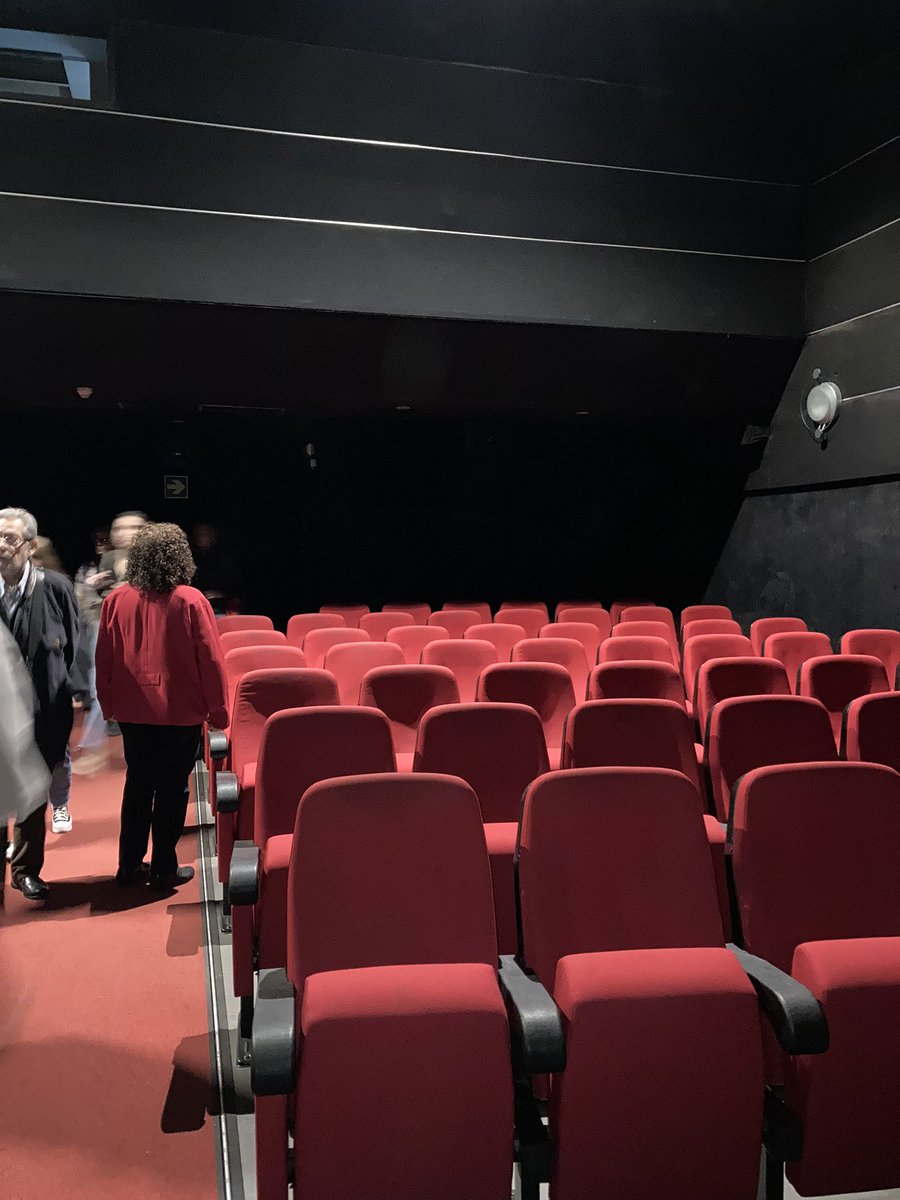agus__izquierdo's tweet photo. Eufòria i precaució. Els Cinemes Texas reaixequen la persiana per donar pas a l’Espai Texas, un projecte on conviuran cinema, teatre i propostes culturals i lúdiques https://t.co/EgntYVG5vd