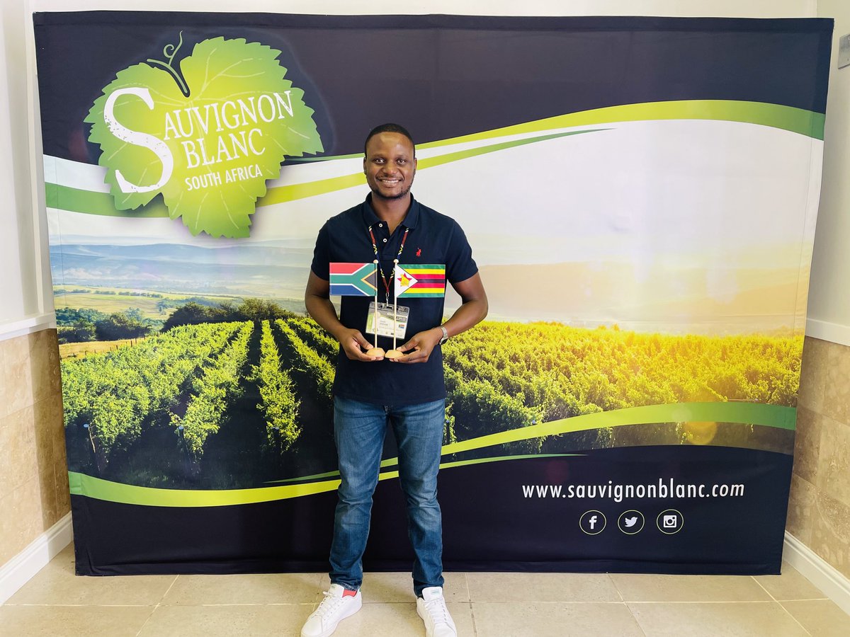 This is for my two presidents ⁦<a href="/edmnangagwa/">President of Zimbabwe</a>⁩ ⁦<a href="/PresidencyZA/">The Presidency 🇿🇦</a>⁩ . It’s been an incredible honour representing my two beloved countries. Zim born but living in SA for over a decade.Was judging for Concours du Mondial and the organisers saw it fitting giving me two flags.