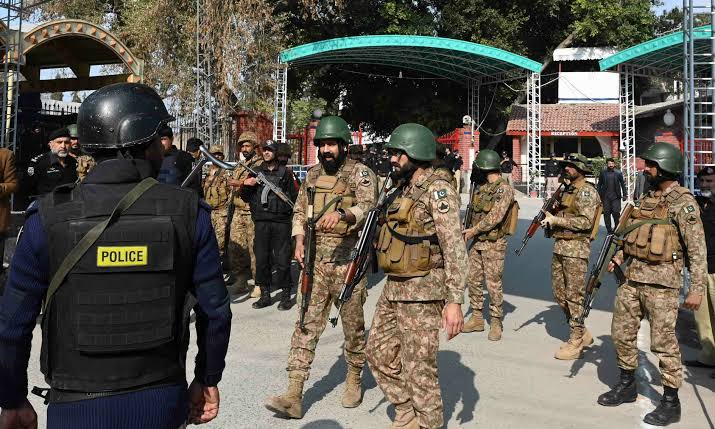 Maj_Zararr's tweet photo. #CounterTerroism Update:
02 facilitators involved in suicide attack of #Peshawar #PoliceLines Mosque have been arrested.
One of the arrested facilitators is from Nangarhar #Afghanistan.
While the other one is from #Khyber tribal district, both are under #investigation.
#Peshawar https://t.co/jvqXlLWTH5