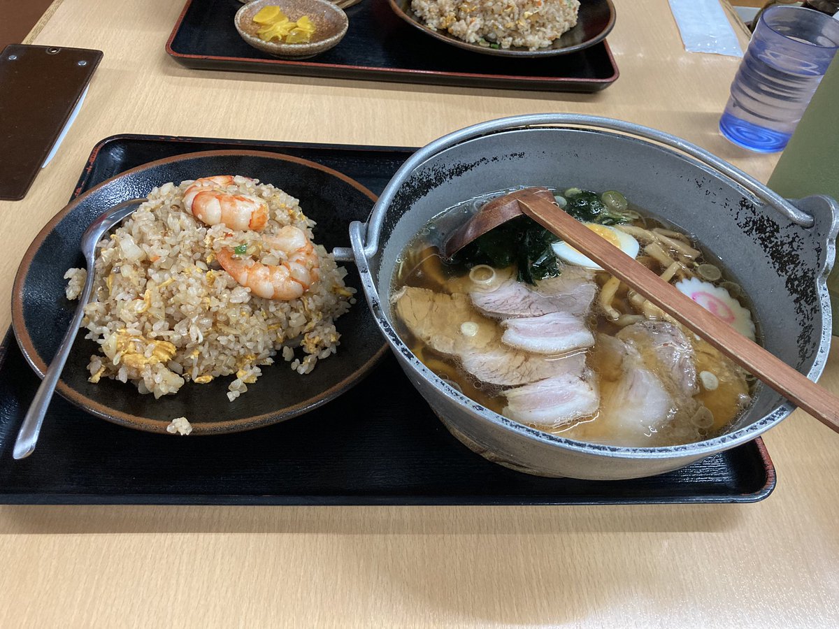 dungeonmeshi5's tweet image. 登竜　栃木県さくら市
チャーシュー麺＋えびみそチャーハン
初訪問！
栃木県おすすめのラーメン屋ということで。
手打ち麺の食感が良きです。
チャーシューも味が染みていて5枚ほど入ってるのはテンション上がりますね。
沢山メニューあるのに全部試すのは難しいのが残念です。
ご馳走様でした。