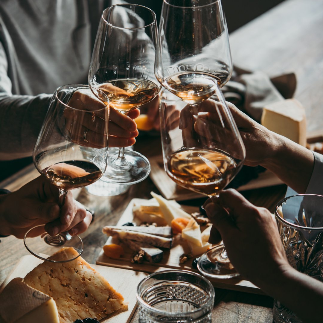 ChistorraNav's tweet photo. ¿No tienes plan para este fin de semana? 🤔

¡Nosotros te proponemos uno!

Invita a tus amigos a una cata de vino casera. 🍷🧀🍇

Unos cuantos vinos, queso, embutido, algo de fruta y lo más importante, chistorra de Embutidos Juan Flores.

¡Triunfas seguro! https://t.co/dXDPUNHWDE