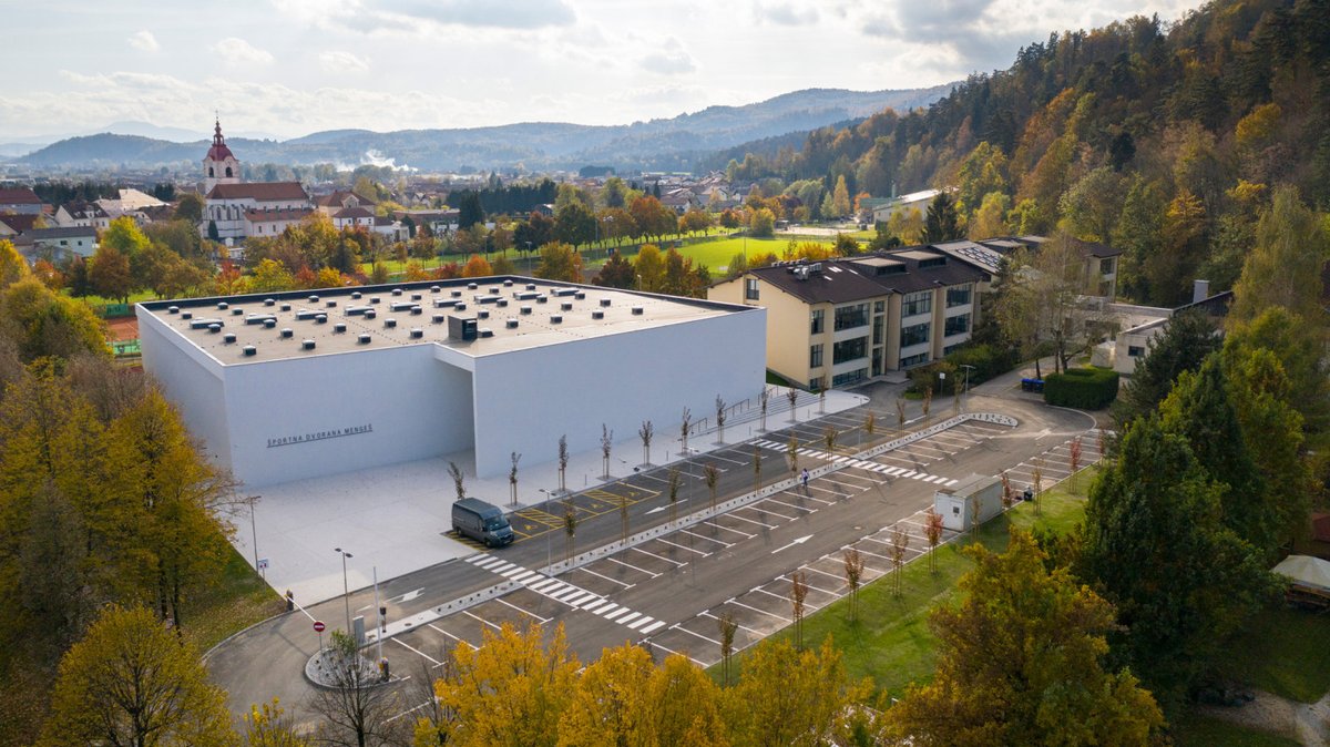 gartner_arch's tweet photo. Learn more about our Sports hall Mengeš with photos, an explained design concept, initial conceptual visualizations, and glimpses of the construction process. 😀
https://t.co/kJcwdJskbx
#architecture #interior #sportshall #sustainability #wood #woodarchitecture #lowenergy https://t.co/QLPpoomN5r