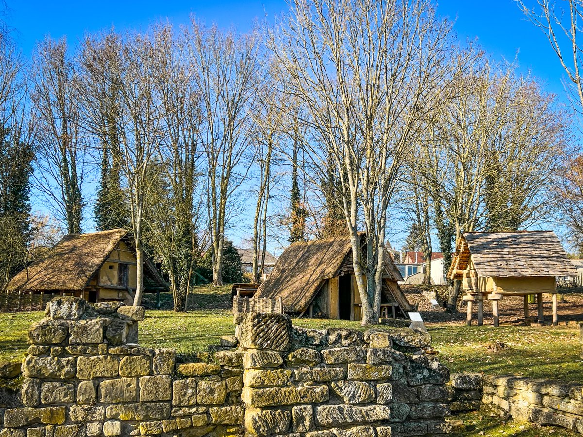 #JeudiPhoto | Nouvelle saison pour l’Archéo'site, équipement culturel de l’<a href="/Agglo_Cambrai/">Agglo de Cambrai</a> 🦣⛏🏺

Un site chargé de 1000 ans d'histoire qui vous emmène en immersion chez les Gallo-romains, les Mérovingiens et les Carolingiens.

#Archeologie #Vestige #Histoire #Nature #Cambrésis