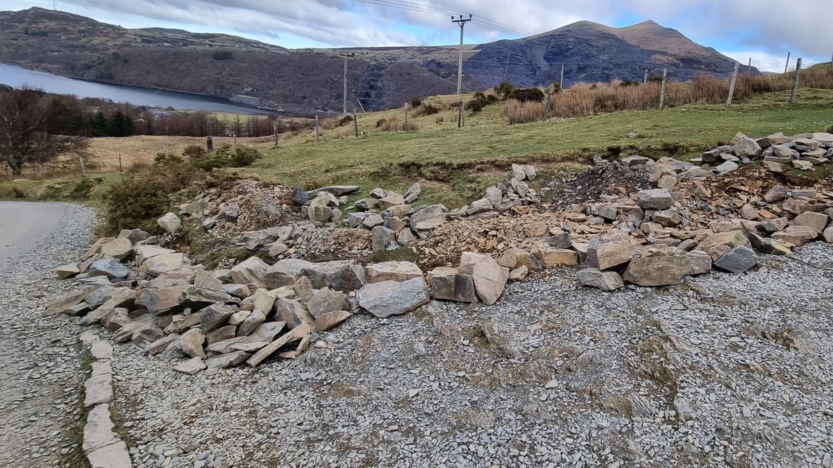 Fantastic stone walling and landscaping work has been completed at the start of the Llanberis Path recently, thanks to funding by the @WelshGovernment's Sustainable Landscapes, Sustainable Places fund.