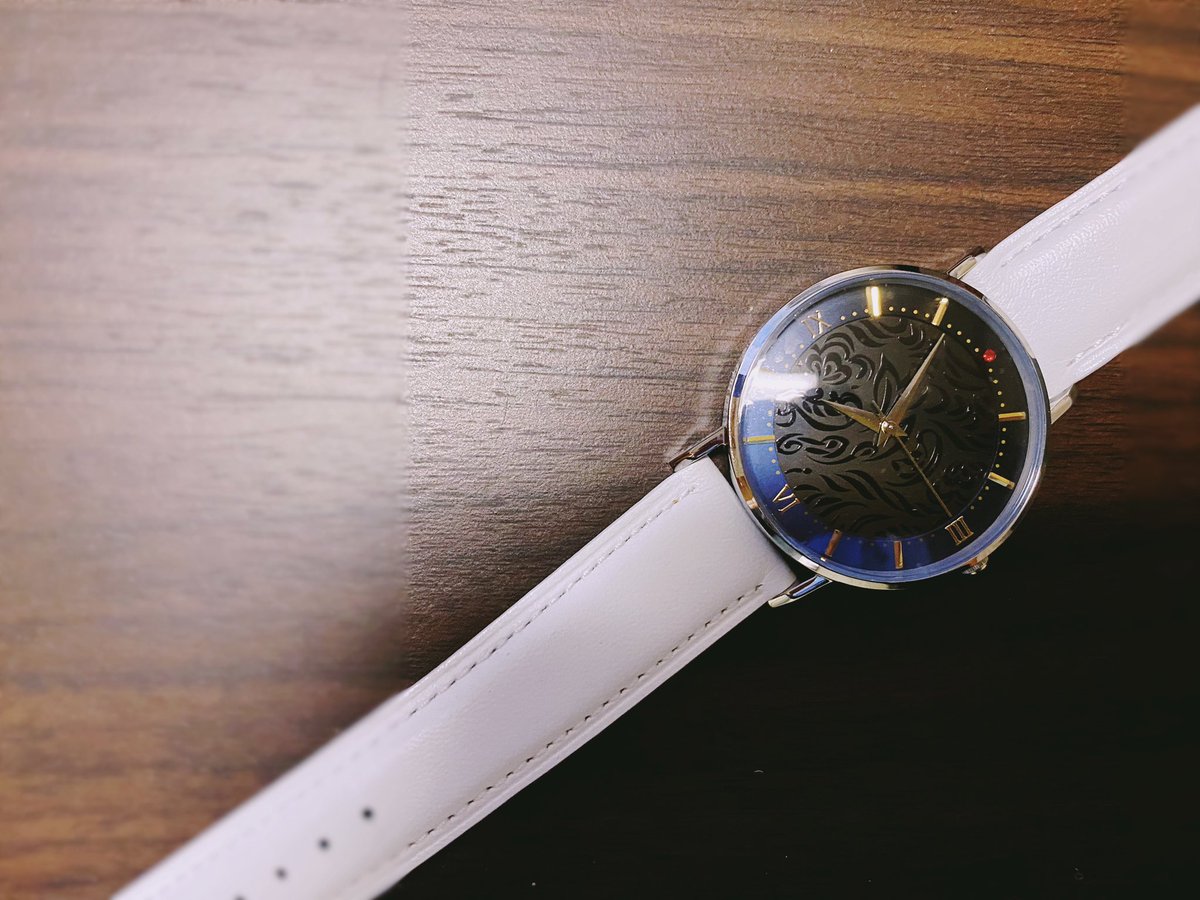 山鳥毛さんの腕時計のベルト変えたぞ〜！白です。 https://t.co/N2ClZdXxHt