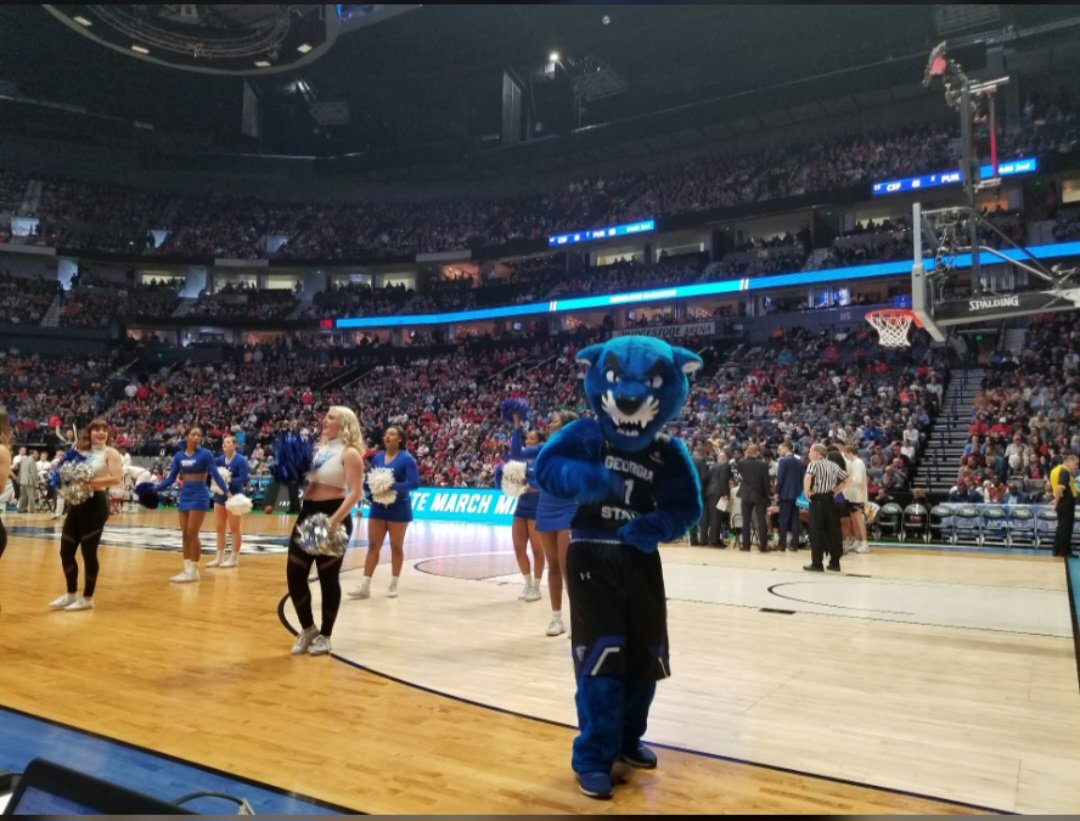 benmoore247's tweet photo. In honor of #MarchMadnessโฏโฏโฏ starting today, here's a #ThrowbackThursday to 5 years ago today:
I am forever grateful for @MrBeachBum23 @CoachRonHunter @SpiceSimonds @D_Mitch23 & many more. Special team & season.
#GSUBasketball #PantherFamily
#AtlantasTeam #OurCity https://t.co/XJ432bUjao