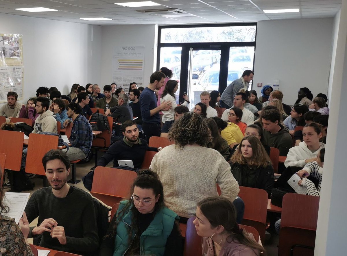 AssociuProDoc's tweet photo. Retour sur le séminaire de sensibilisation à la recherche auprès des étudiants de Master 1 de la FST @UnivCorse.
Ringraziemu l’insignanti-circadori è i dutturanti chì ani participatu à stu mumentu di scambii è di spartera à u serviziu di i studianti è di l’Università. https://t.co/UVTIaSIYkJ