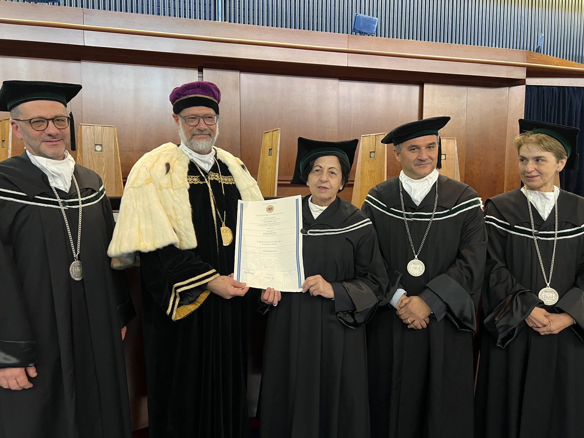 UniSalerno's tweet photo. [LIVE]
Continuano anche oggi le celebrazioni per il #Cinquantenario del Corso di Laurea in #Informatica all’Università degli Studi di Salerno.
In corso la Cerimonia di Conferimento del #DottoratoHonorisCausa in #Informatica alla professoressa ELISA BERTINO.
@DInfUniSa https://t.co/XP9vvGWuSb