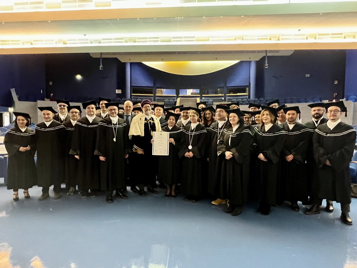 UniSalerno's tweet photo. [LIVE]
Continuano anche oggi le celebrazioni per il #Cinquantenario del Corso di Laurea in #Informatica all’Università degli Studi di Salerno.
In corso la Cerimonia di Conferimento del #DottoratoHonorisCausa in #Informatica alla professoressa ELISA BERTINO.
@DInfUniSa https://t.co/XP9vvGWuSb