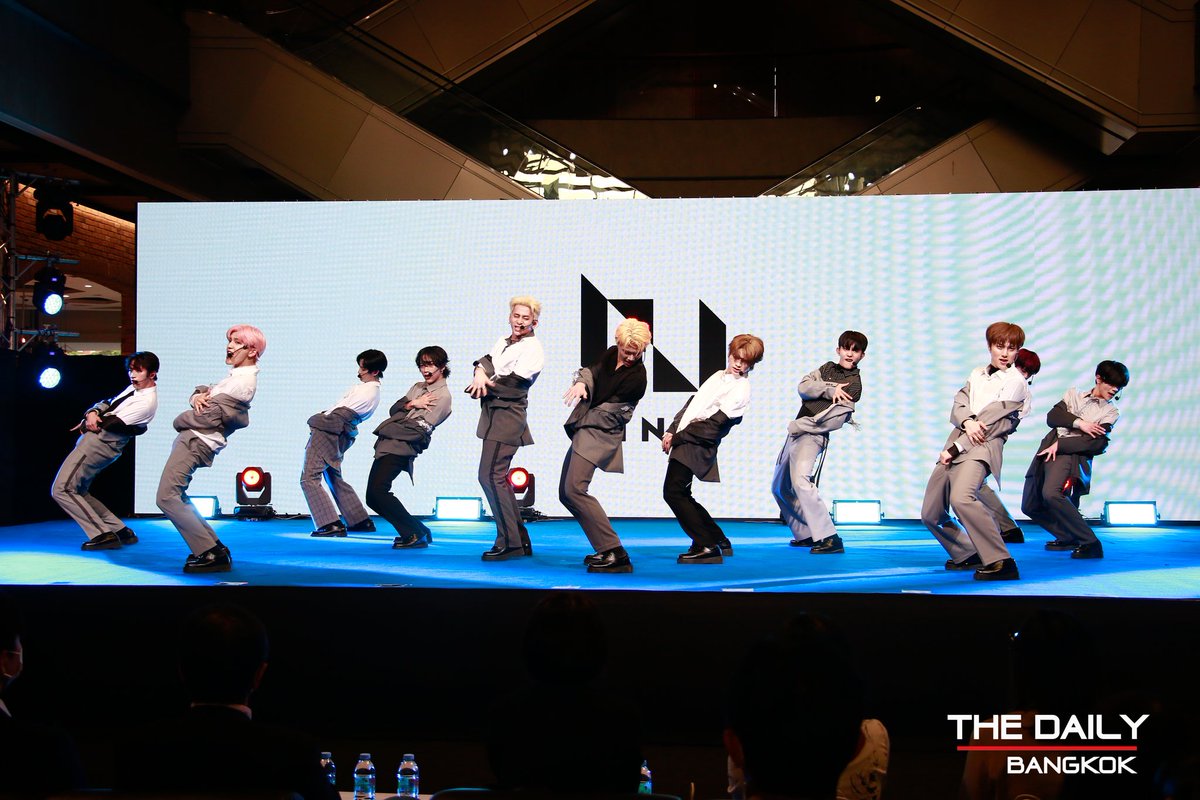 thedailybkk's tweet photo. โชว์พิเศษจาก #INI โชว์สเต็ปแบบตัดเต็มงในงานข่าว " J01 x INI SPECIAL EVENT IN THAILAND"  

#SawasdeeJO1 #INI_LogintoTHAILAND 
#JO1xINISPECIALEVENTINTHAILAND https://t.co/Nlei4GlyLw