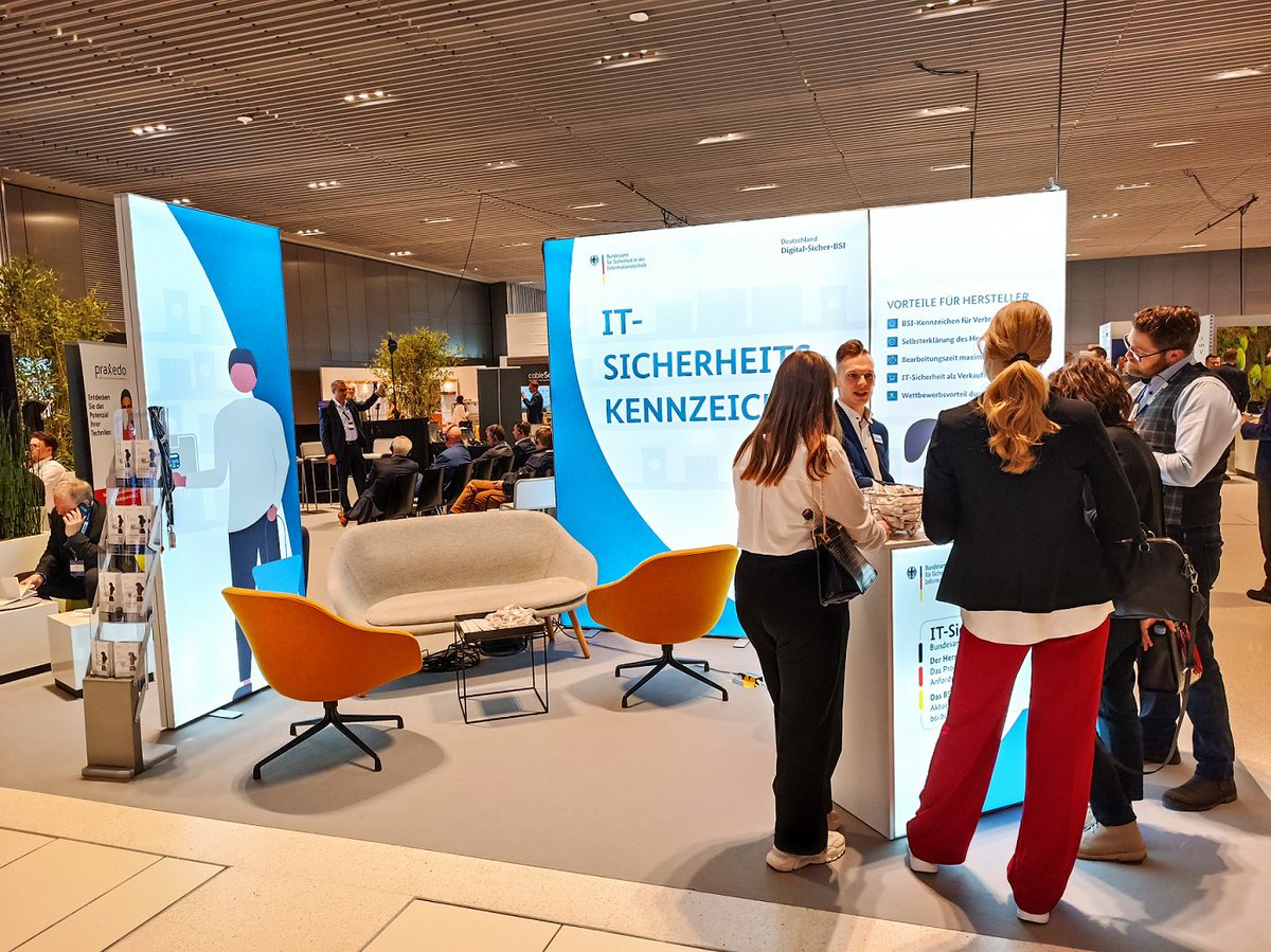BSI_Bund's tweet photo. Besucht uns heute bei den #fiberdays23 in Wiesbaden. An unserem Stand erfahrt ihr alles zum #ITSicherheitskennzeichen. Hersteller können damit die IT-Sicherheit ihrer Produkte für Verbraucherinnen und Verbraucher sichtbar machen.

#DeutschlandDigitalSicherBSI https://t.co/Ct79JCuB2u