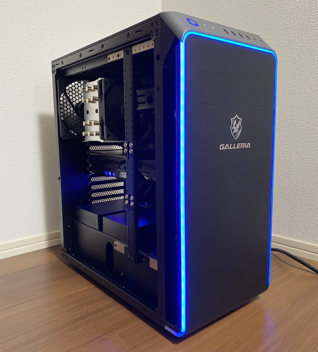 ps5_4u's tweet photo. 🎁第3回プレゼント企画🎁

PlayStation5×3名様
ゲーミングPC ガレリア ×3名様

応募条件
①フォロー＆固定ツイートRT
②公式LINE追加↓
https://t.co/AxDshYdRcG

締め切り
4/15日まで
#PS5
#プレステ5 
＃ゲーミングPC
＃ガレリア
＃GALLERIA
#プレゼント企画
#プレゼントキャンペーン https://t.co/MsMIHVZulp