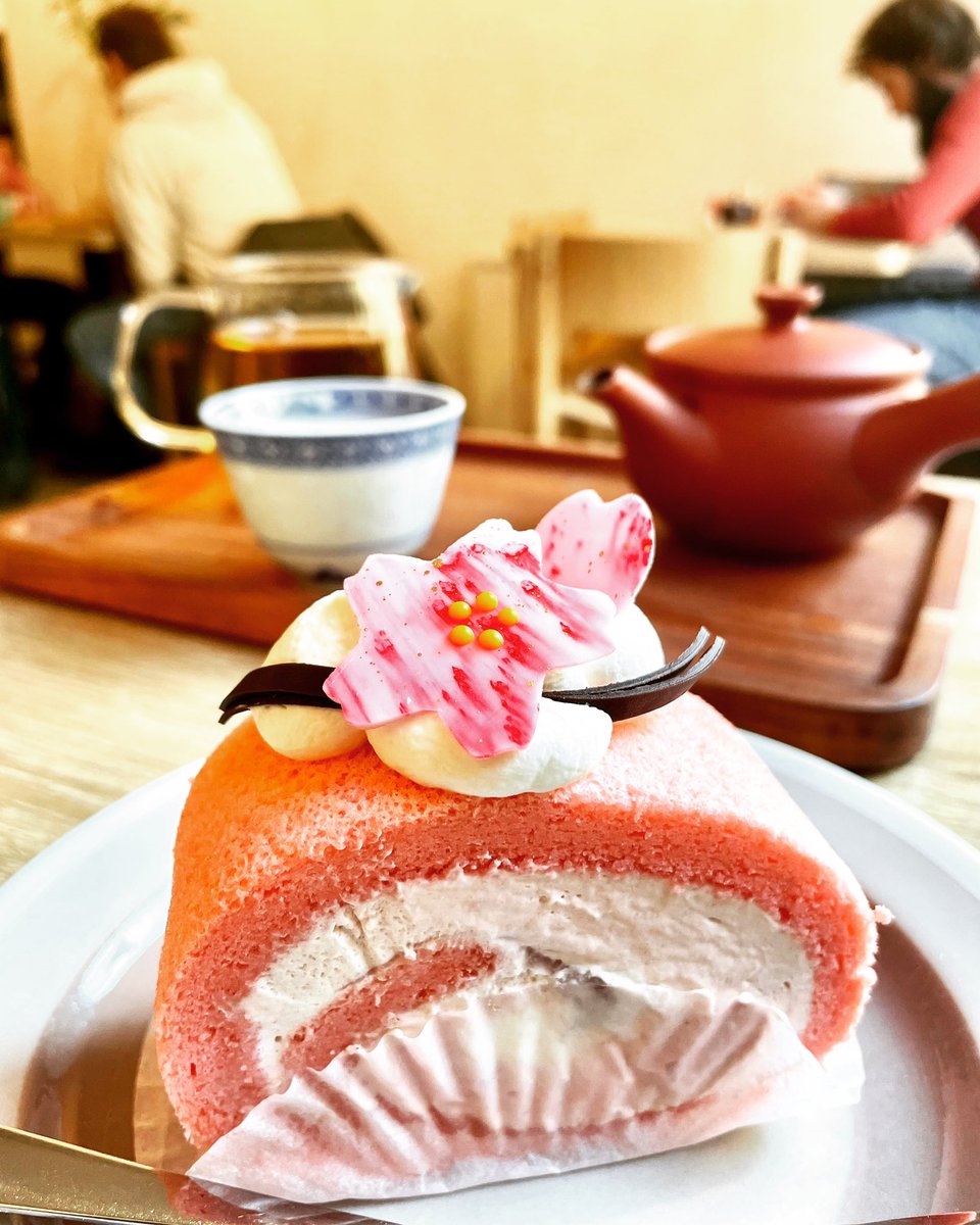 finngate's tweet photo. 桜ロールケーキ🌸
#finland #helsinki #teemaa #teemaatea #rollcake #sakura #フィンランド #ヘルシンキ #ヘルシンキのカフェ #ロールケーキ #桜 https://t.co/C4s5Y2oHsz