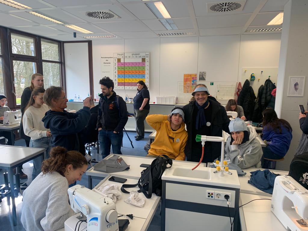 SCLSinaction's tweet photo. Upcycling fashion and food labour workshops at Kiel 
#schoolsinaction #climateservicelearning #servicelearning #erasmusplus #reducingcarbonfootprint https://t.co/Kz9teS77qg